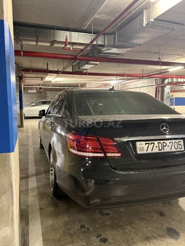 Mercedes E 220-11