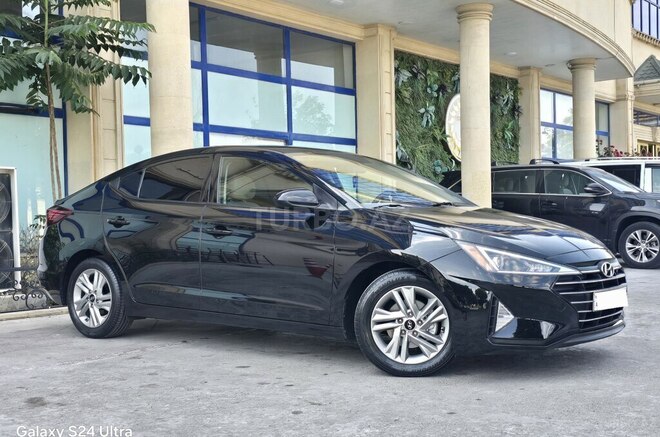 Hyundai Elantra-2