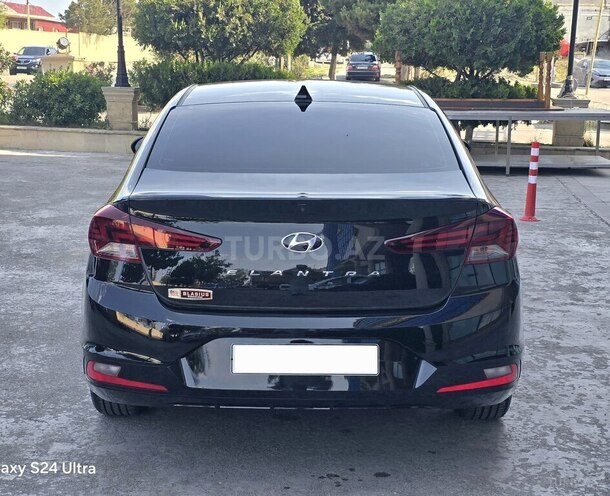 Hyundai Elantra-8