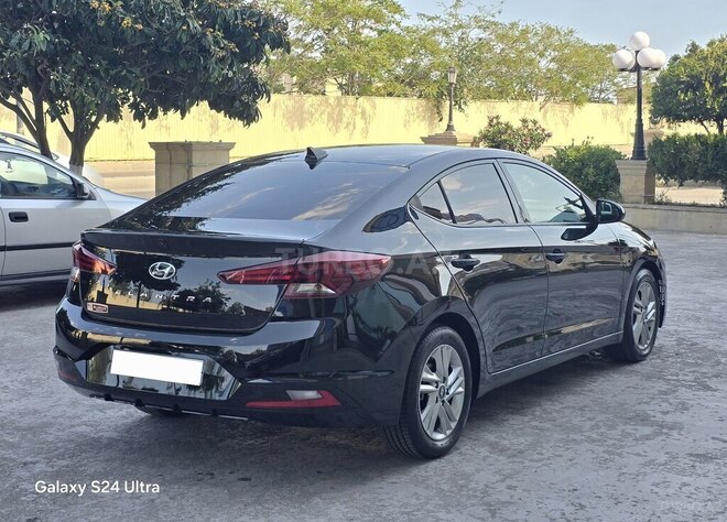Hyundai Elantra-6