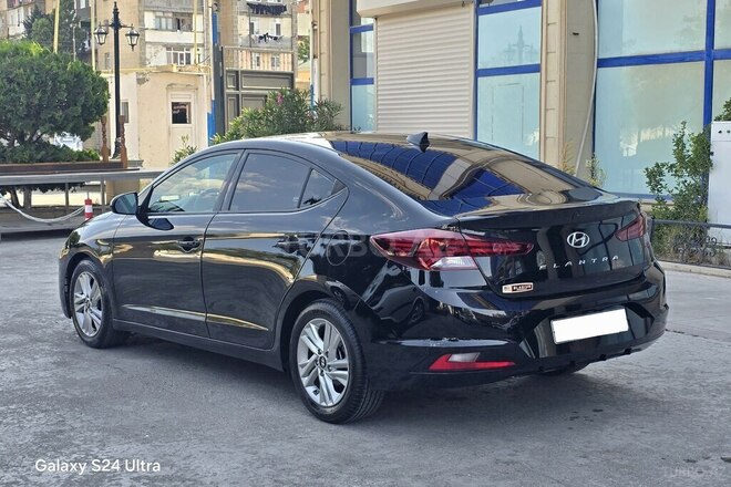 Hyundai Elantra-7