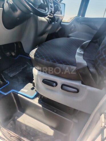 Ford Transit-8