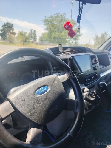 Ford Transit-9