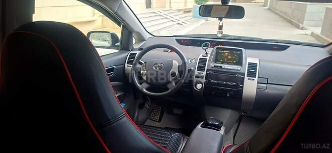 Toyota Prius-12