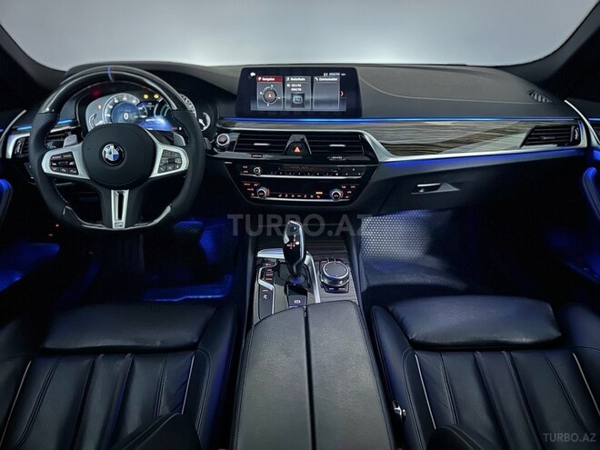 BMW 530e-12