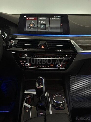 BMW 530e-16