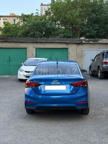 Hyundai Accent-14