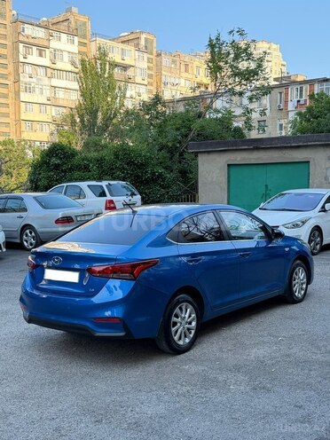 Hyundai Accent-17