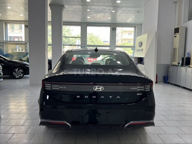 Hyundai Sonata-2