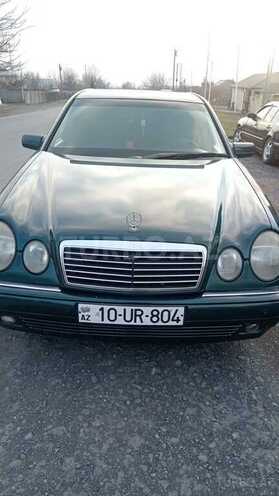 Mercedes E 230-1
