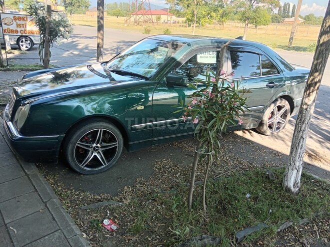 Mercedes E 230-2