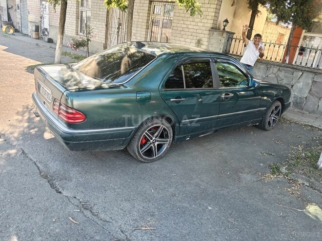 Mercedes E 230-8
