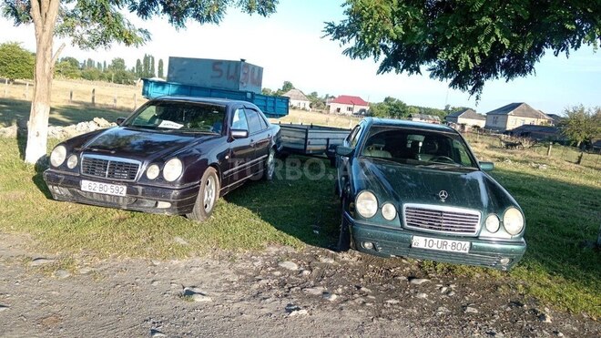Mercedes E 230-4