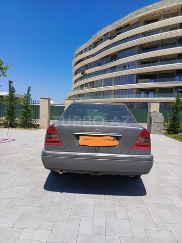 Mercedes E 200-3