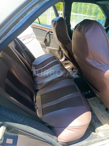 Mercedes E 200-5