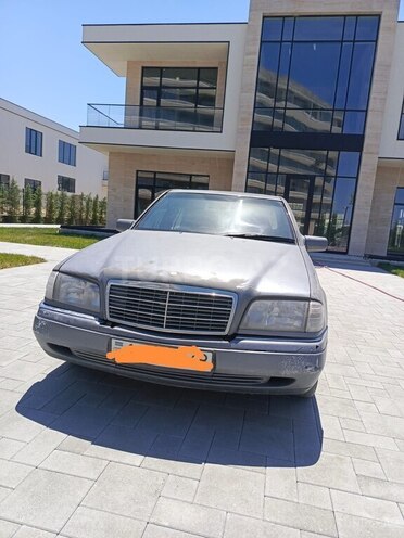 Mercedes E 200-2