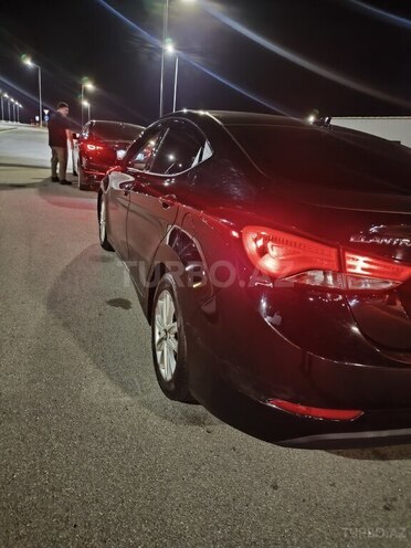 Hyundai Elantra-8