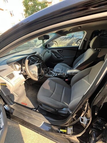 Hyundai Elantra-10