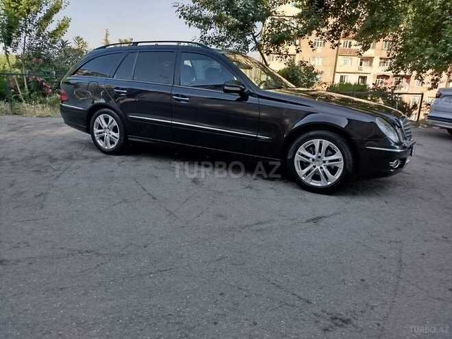 Mercedes E 220-11