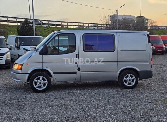 Ford Transit-5
