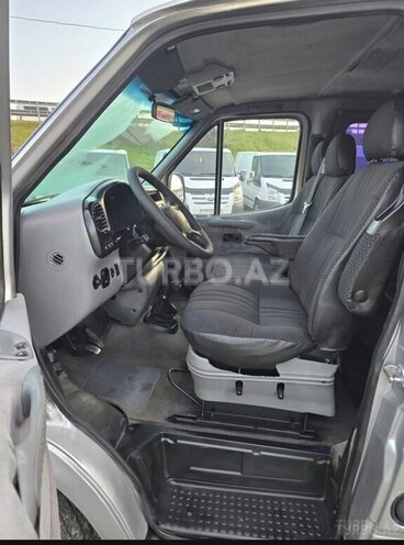 Ford Transit-8