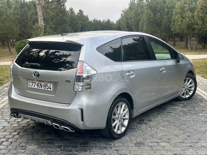 Toyota Prius V-4