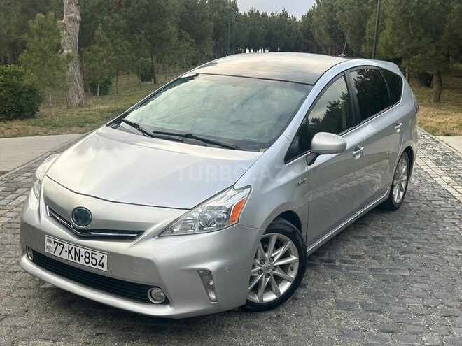 Toyota Prius V-1
