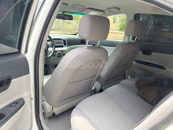 Hyundai Accent-17