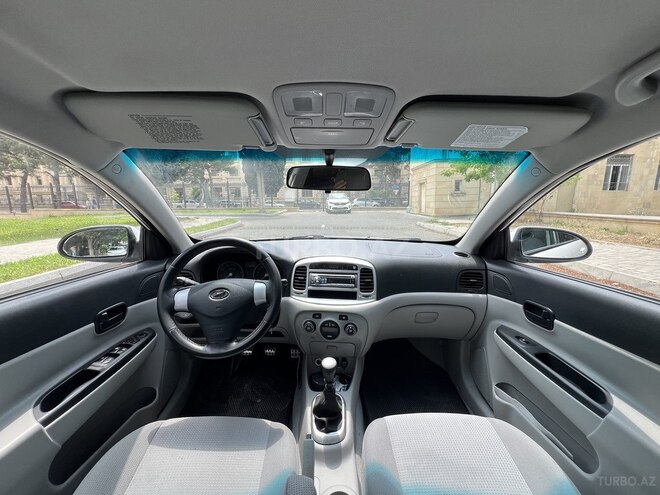 Hyundai Accent-13