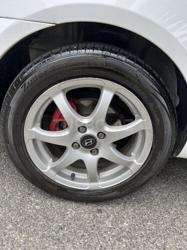 Hyundai Accent-19