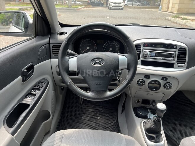 Hyundai Accent-16