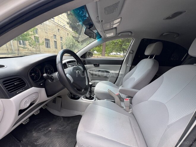 Hyundai Accent-15