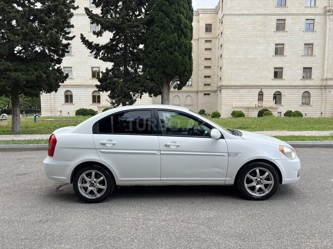 Hyundai Accent-7