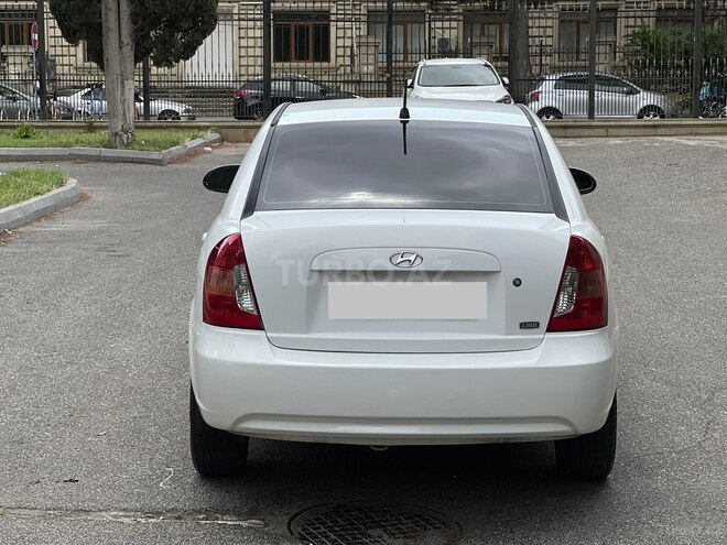 Hyundai Accent-9
