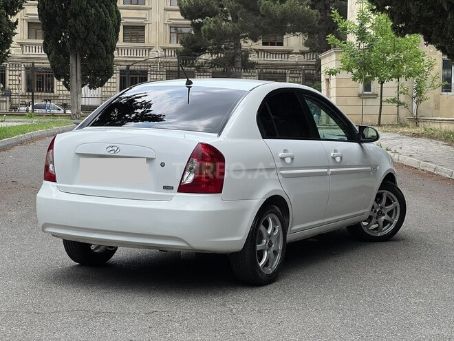 Hyundai Accent-11
