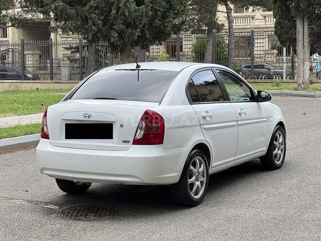 Hyundai Accent-8