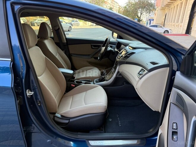 Hyundai Elantra-21