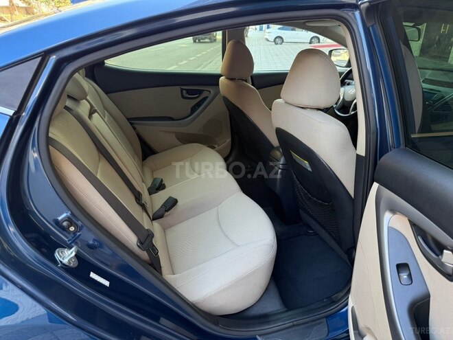 Hyundai Elantra-20