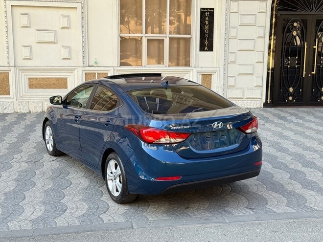 Hyundai Elantra-12