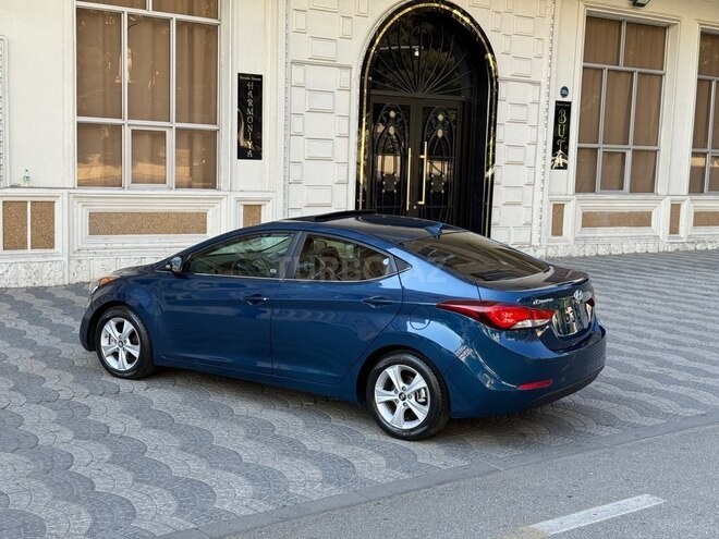 Hyundai Elantra-9