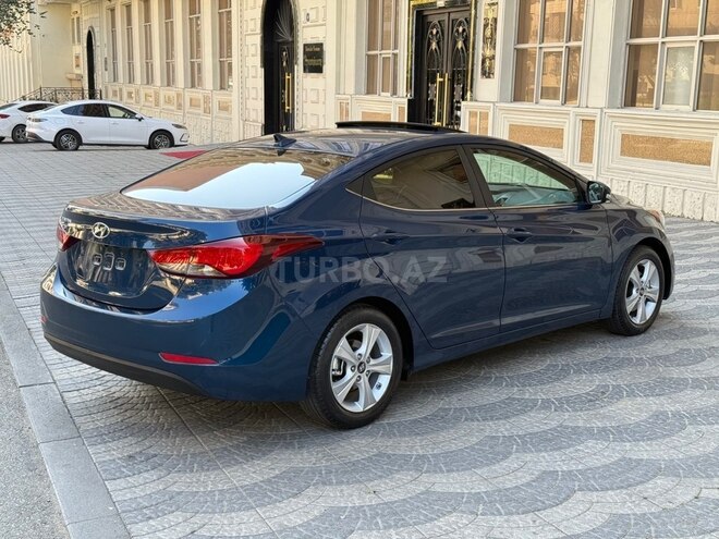Hyundai Elantra-13