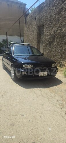 Volkswagen Golf-1