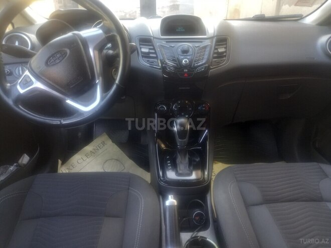 Ford Fiesta-8