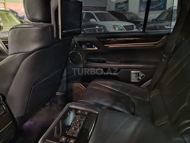 Lexus LX 570-19