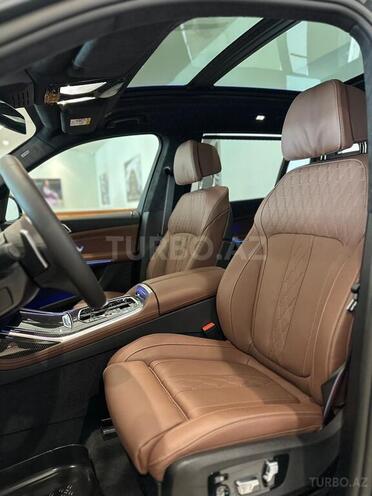 BMW X7-10