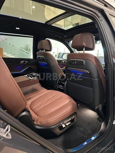 BMW X7-13