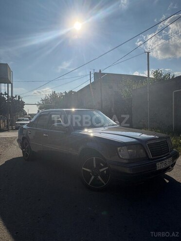 Mercedes 220 E-1