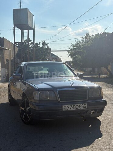 Mercedes 220 E-2