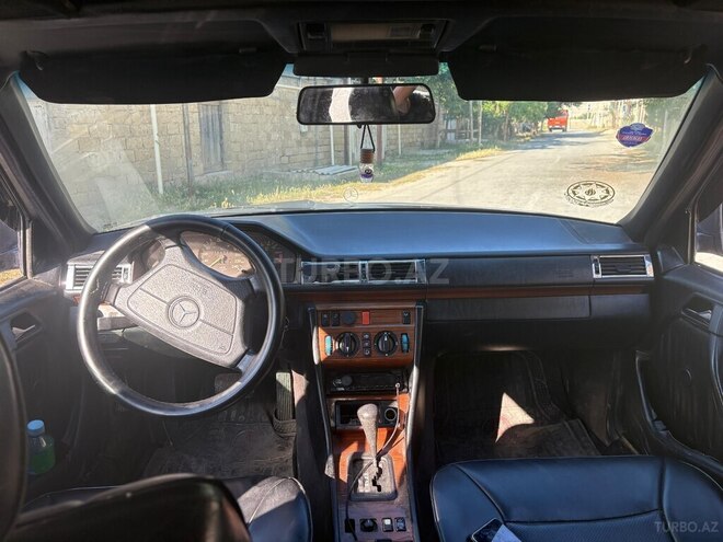 Mercedes 220 E-9