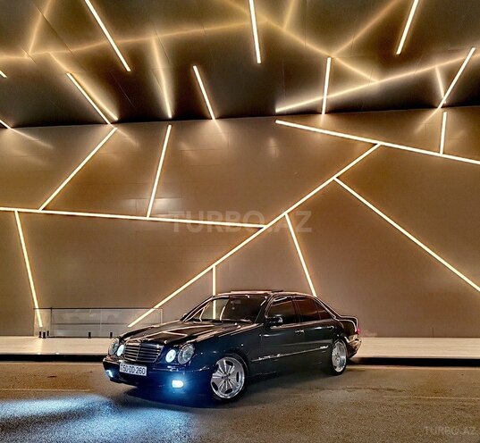 Mercedes E 240-1